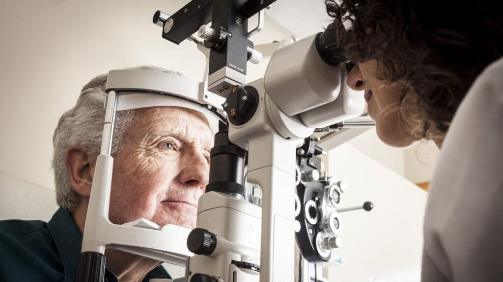 Calcifications tied to age-related macular degeneration