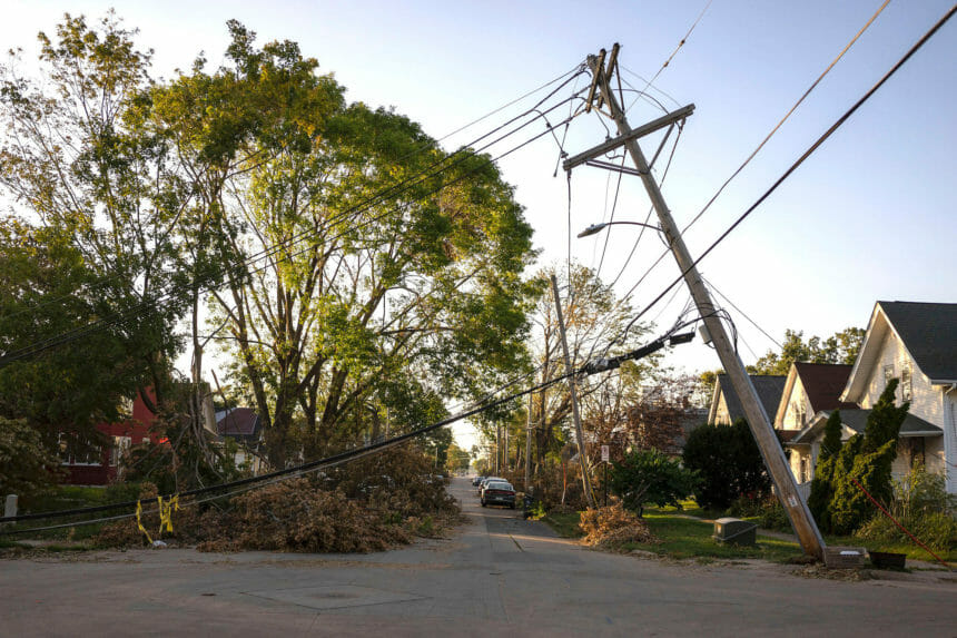 Cedar Rapids, IA, derecho damage