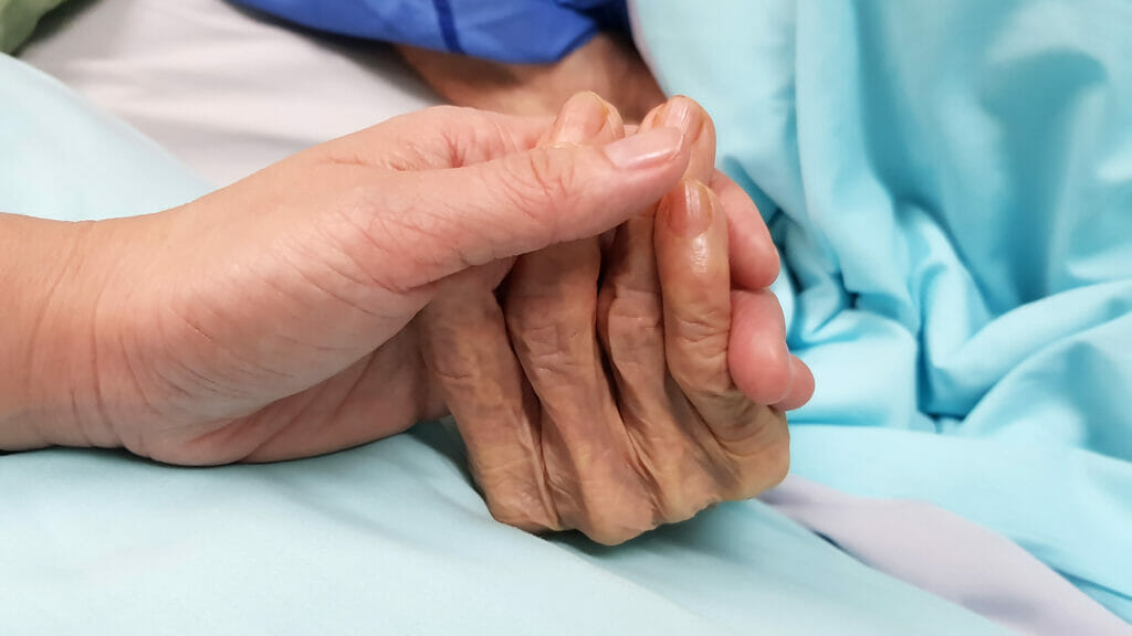State regulations on training, staffing levels affect end-of-life care quality: study