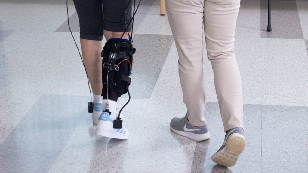 With the aid of robots and music, Parkinson’s patients walk with confidence
